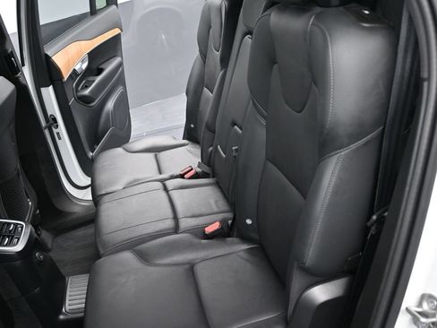 Used 2025 Volvo XC90 T8 Plus w/ Protection Package Premier AWD/4WD image 18