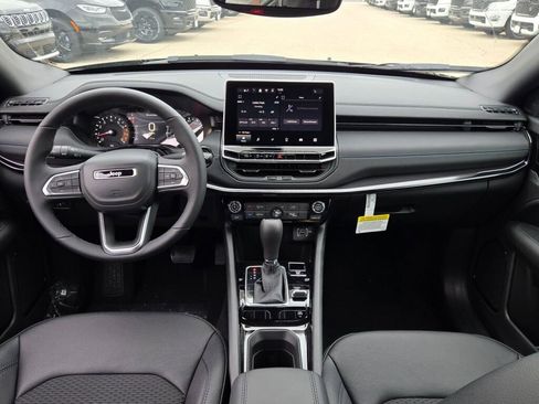 New 2026 Jeep Compass Latitude image 18