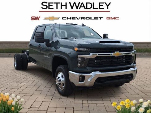 New 2026 Chevrolet Silverado 3500 LT AWD/4WD image 1