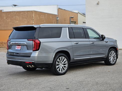 Used 2023 GMC Yukon XL Denali w/ Denali Reserve Package image 4