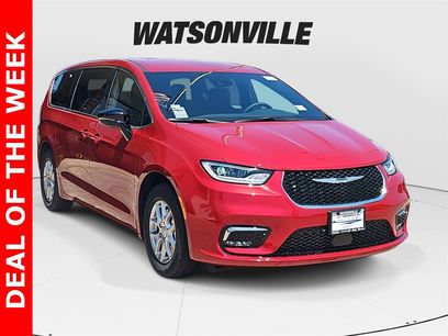 New 2025 Chrysler Pacifica Select