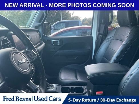 Used 2022 Jeep Wrangler Unlimited Sahara w/ Cold Weather Group AWD/4WD image 11