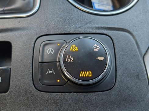 Used 2023 Chevrolet Traverse LT image 28