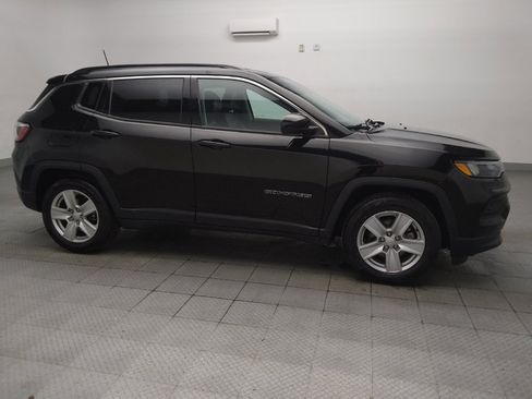 Used 2022 Jeep Compass Latitude FWD image 11