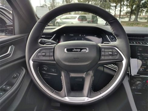 New 2025 Jeep Grand Cherokee L Altitude image 17