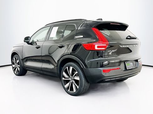 Used 2022 Volvo XC40 P8 Recharge Plus image 5