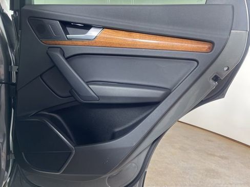 Used 2023 Audi Q5 2.0T Premium w/ Convenience Package image 14