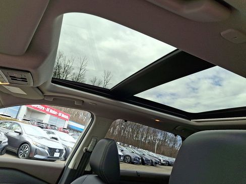 Used 2023 Nissan Rogue Platinum w/ Platinum Premium Package image 15