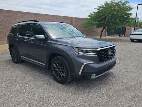 Certified 2023 Honda Pilot Touring image 3