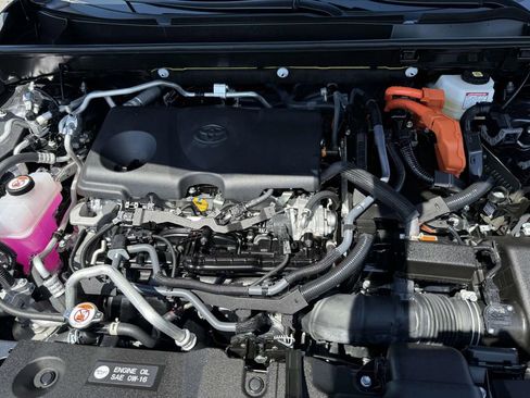 Used 2025 Toyota RAV4 SE image 28