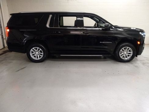 Used 2024 Chevrolet Suburban LT image 2