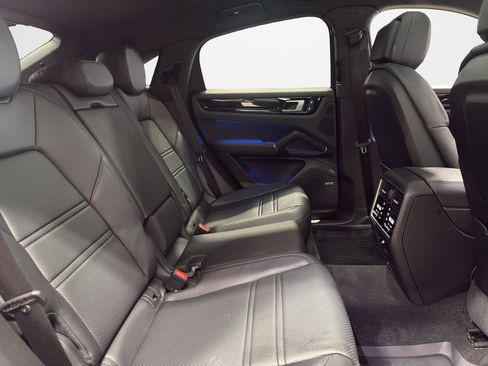 Used 2022 Porsche Cayenne Coupe AWD/4WD image 27