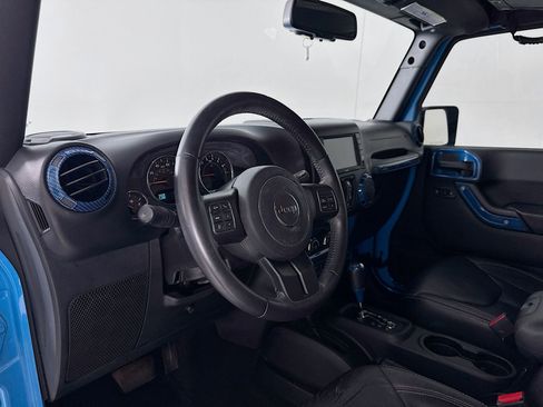Used 2017 Jeep Wrangler Unlimited Sahara w/ Connectivity Group AWD/4WD image 10