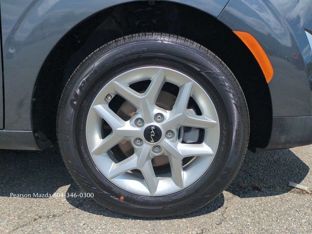 Used 2025 Kia Soul LX w/ LX Technology Package FWD image 12