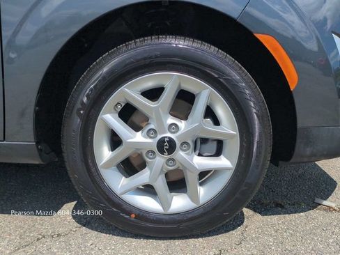Used 2025 Kia Soul LX w/ LX Technology Package FWD image 12