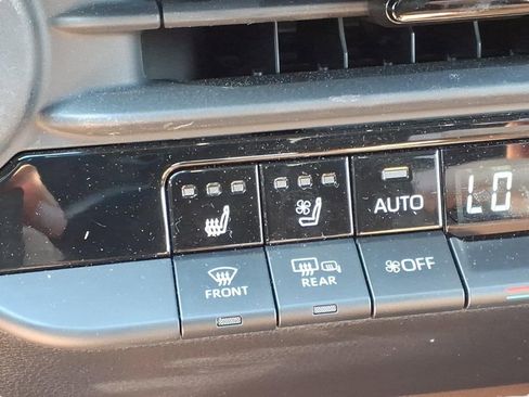 Used 2025 Toyota Crown Signia AWD/4WD image 21