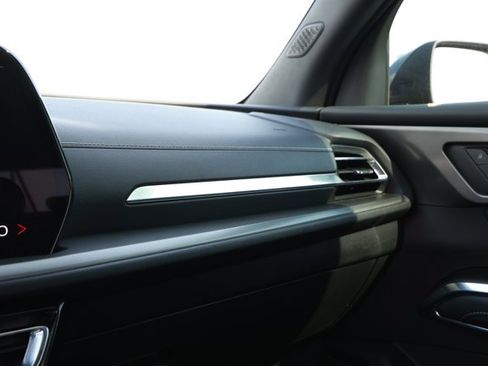 Used 2025 Chevrolet Traverse LT w/ Enhanced Driving Package image 27