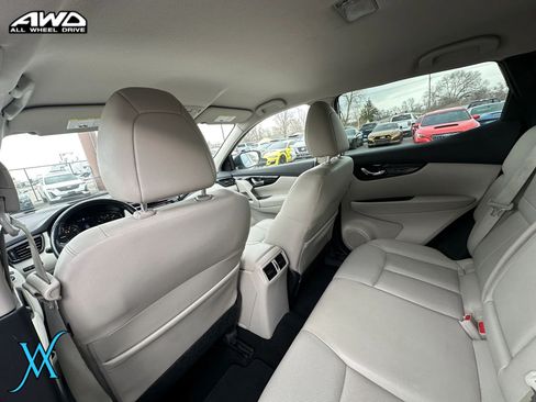 Used 2022 Nissan Rogue Sport SL AWD/4WD image 23
