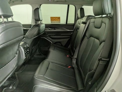 Certified 2023 Jeep Grand Cherokee Limited AWD/4WD image 31