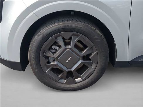 Used 2026 Kia Carnival EX FWD image 24