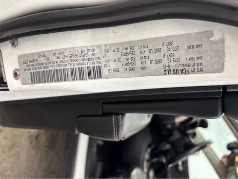 Used 2017 Jeep Cherokee Limited AWD/4WD image 29