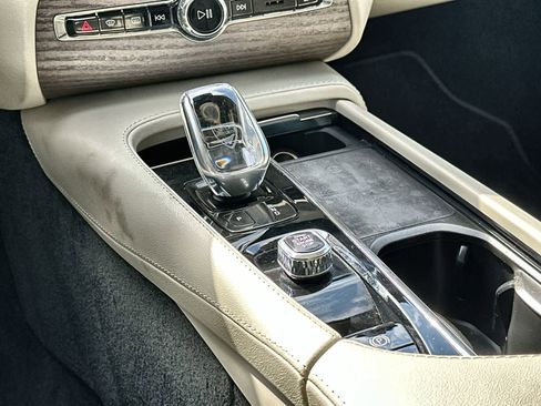 Used 2022 Volvo XC90 T8 Inscription image 17