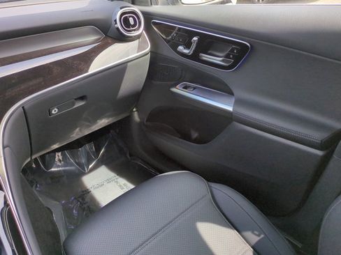 Used 2026 Mercedes-Benz GLC 300 image 17