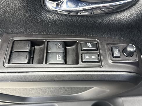 Used 2020 Nissan Titan PRO-4X w/ Pro-4x Convenience Package image 18