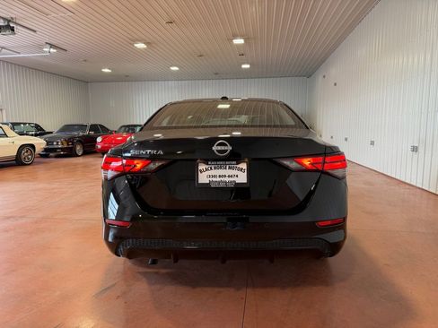 Used 2025 Nissan Sentra SV w/ Trunk Package image 9