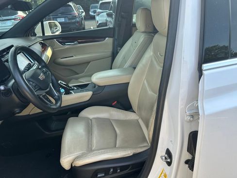 Used 2017 Cadillac XT5 Luxury w/ Driver Awareness Package FWD image 15