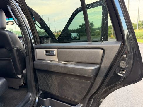 Used 2015 Ford Expedition XLT w/ Equipment Group 202A RWD image 22
