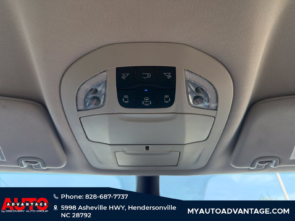 Used 2024 Chrysler Pacifica Touring-L FWD image 27