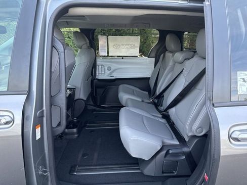 New 2026 Toyota Sienna XLE FWD image 10