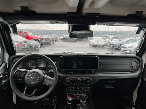 Used 2025 Jeep Wrangler Unlimited Rubicon image 32