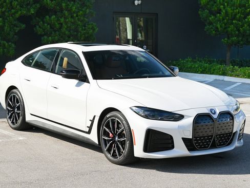 Used 2023 BMW i4 eDrive40 w/ M Sport Package image 3