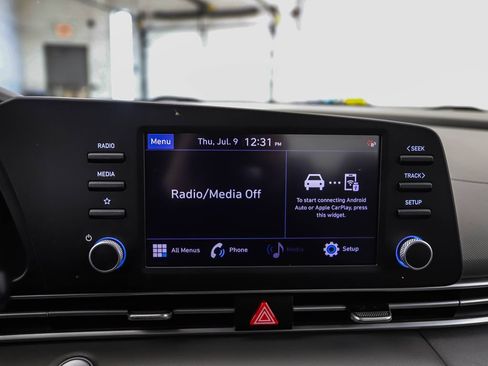 Used 2023 Hyundai Elantra SEL FWD image 15
