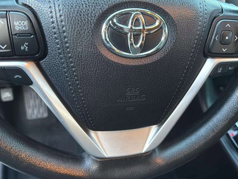 Used 2019 Toyota Highlander LE image 32