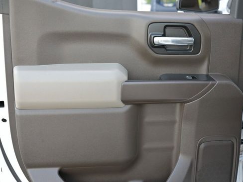 Used 2020 Chevrolet Silverado 1500 LT image 11