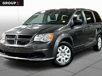 Used 2019 Dodge Grand Caravan SE w/ UConnect Hands-Free Group