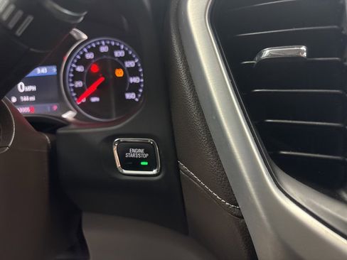 Used 2023 GMC Acadia SLT image 21