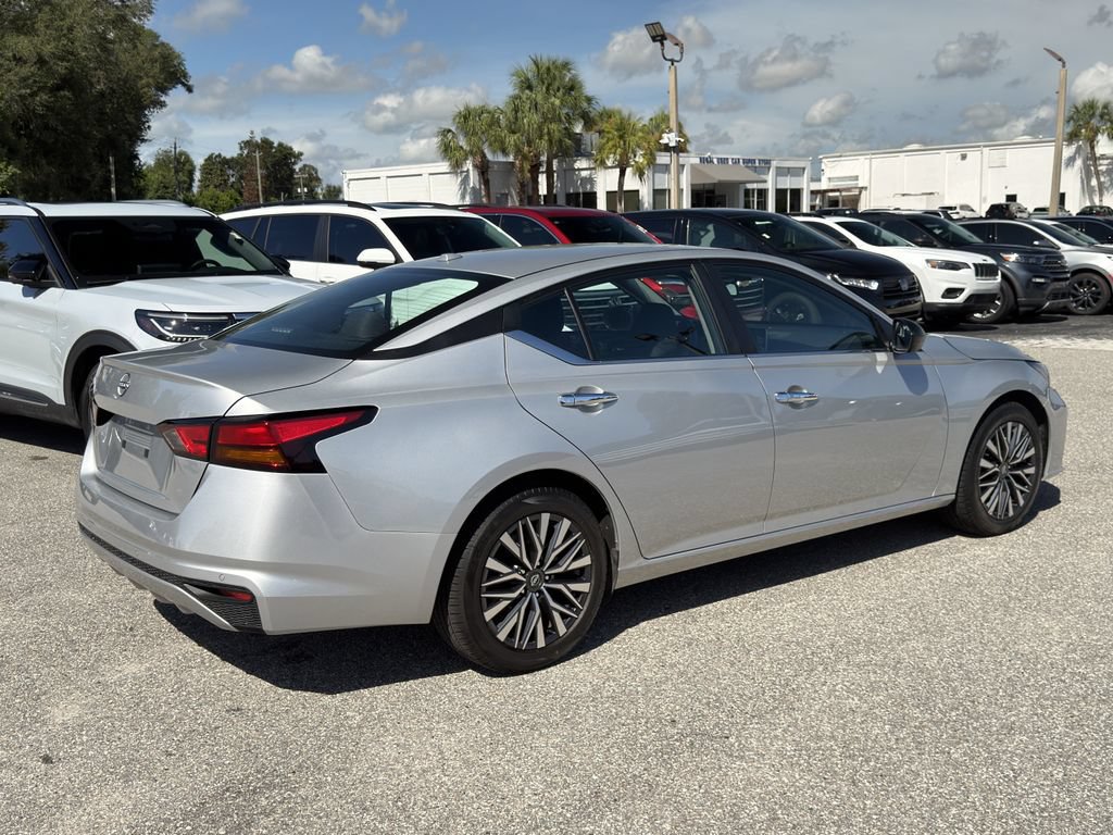 Used 2025 Nissan Altima 2.5 SV FWD image 5