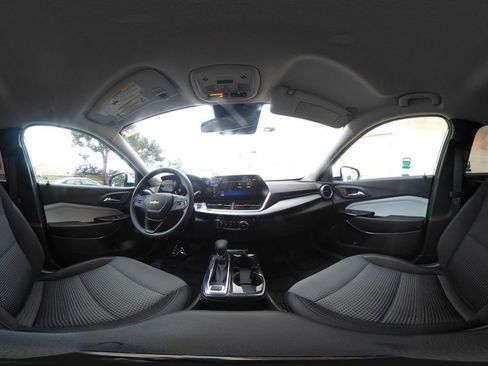 Used 2025 Chevrolet Trax LT image 41