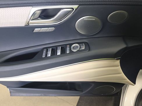 Used 2025 Genesis GV80 3.5T Prestige AWD/4WD image 9
