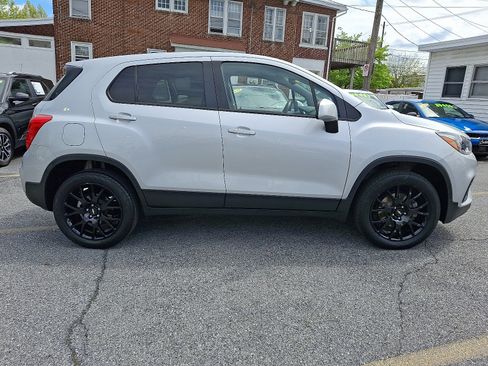 Used 2020 Chevrolet Trax LS w/ Tint and Cruise Package AWD/4WD image 6