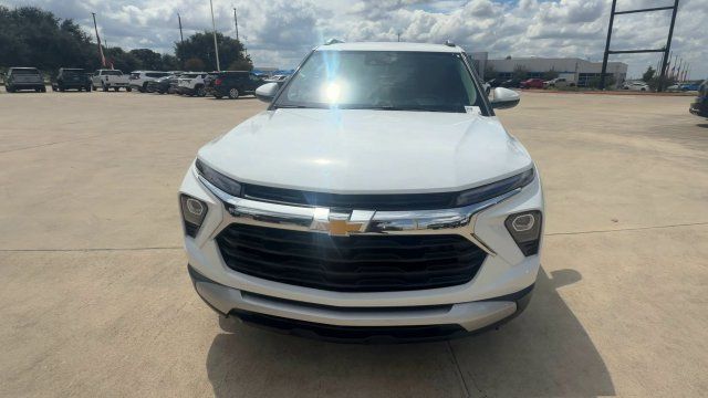 Used 2025 Chevrolet TrailBlazer LT AWD/4WD image 3