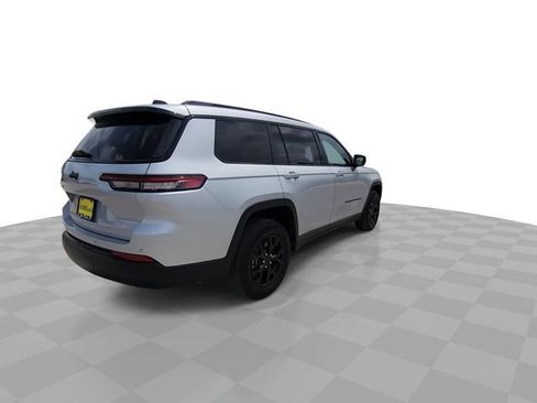 Used 2024 Jeep Grand Cherokee L Altitude RWD image 8