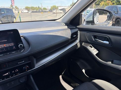 Used 2025 Nissan Rogue SV FWD image 37