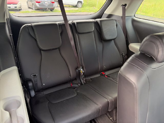 Used 2024 Kia Carnival LX FWD image 28