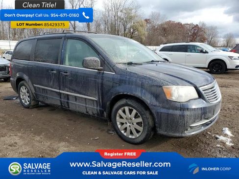 Used 2013 Chrysler Town & Country Touring image 5