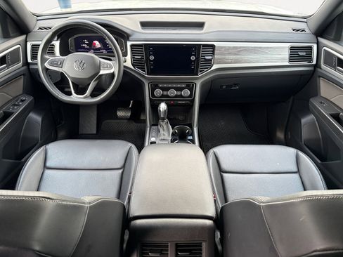 Used 2022 Volkswagen Atlas Cross Sport SE image 3